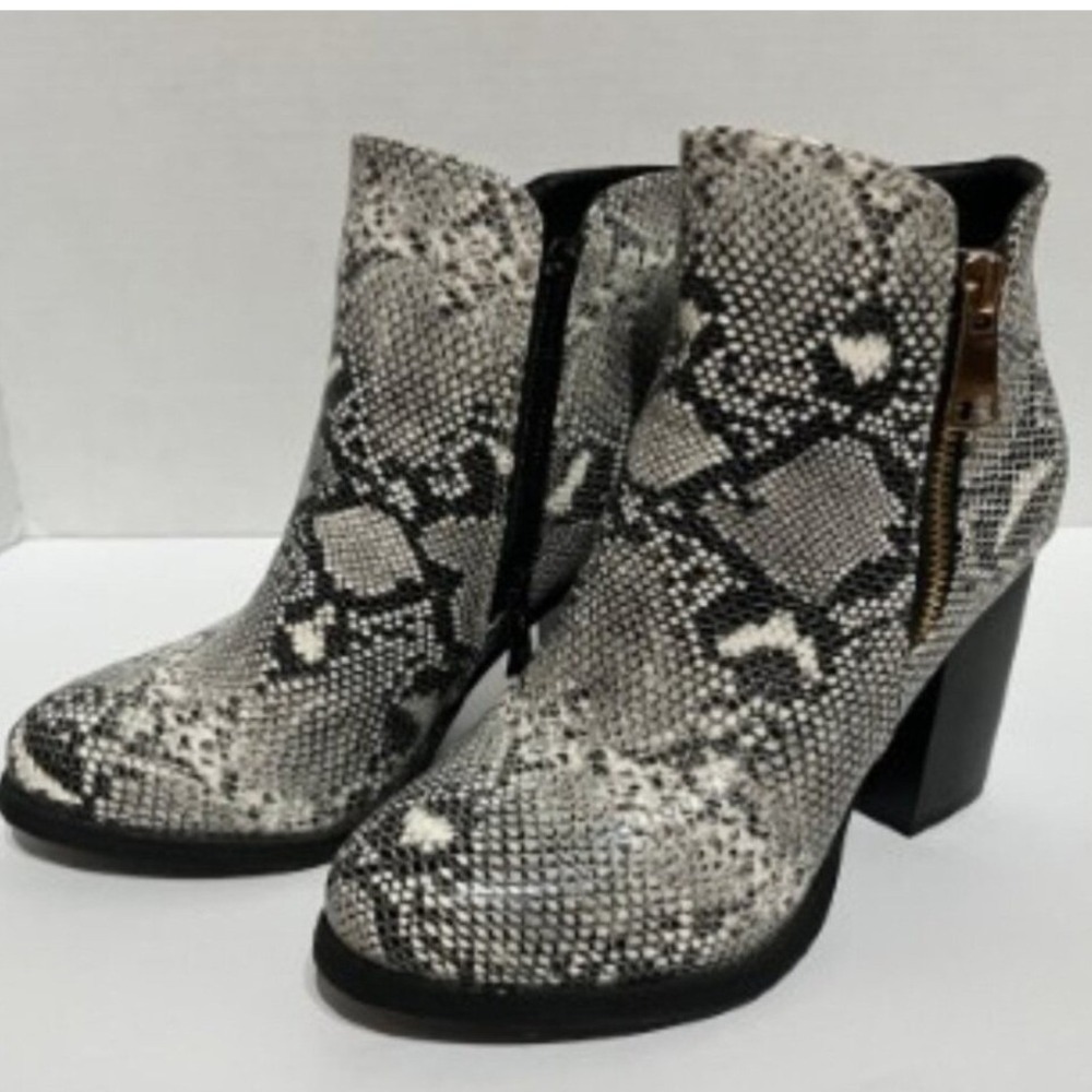 Women's Nature Breeze‎ Faux Snake Skin Boots Size 6.5